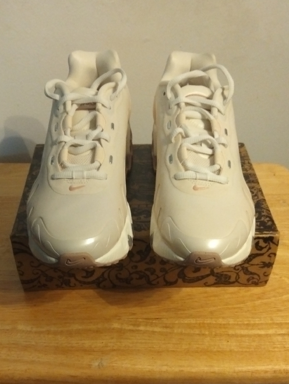 New Nike Womens Cream and Beige Low-Top Sneakers Size 7.5